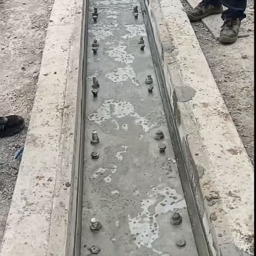 南岳港口码头起重机龙门吊重型机械设备稳固用早强快凝轨道胶泥